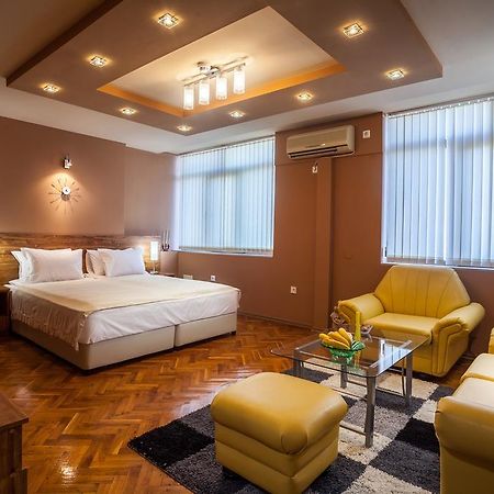 Panorama Top Floor Rooms in Hotel Tundzha Yambol Buitenkant foto
