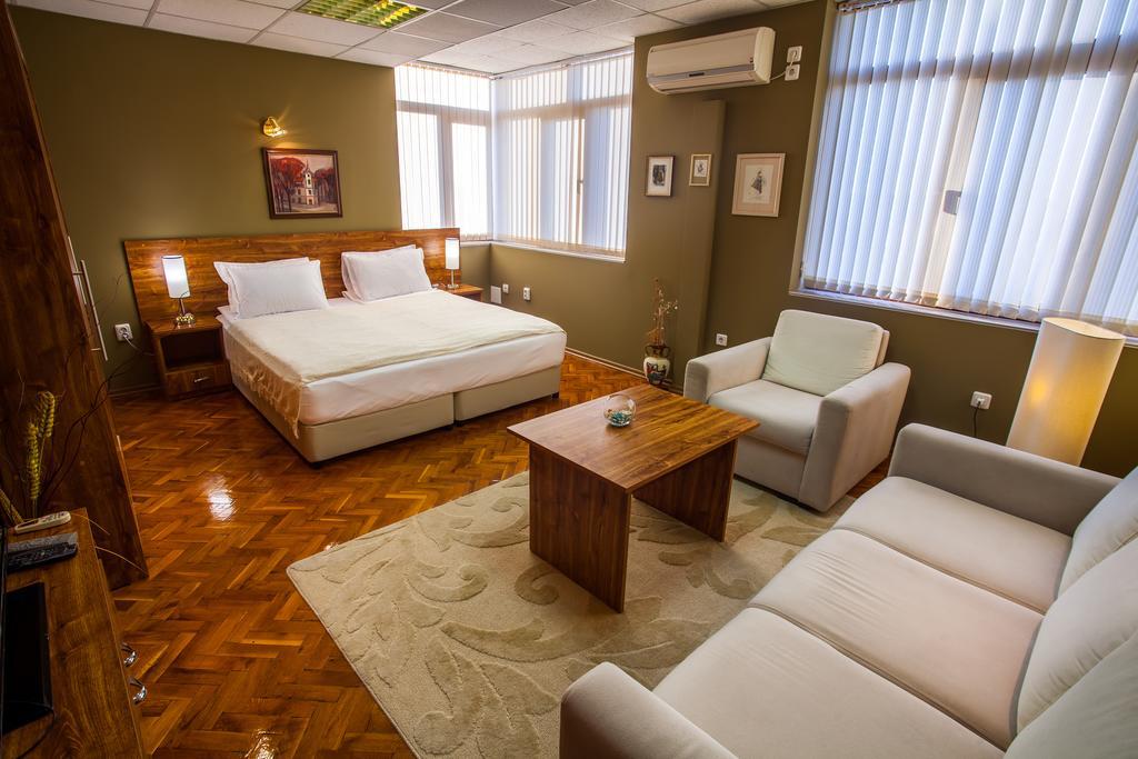 Panorama Top Floor Rooms in Hotel Tundzha Yambol Buitenkant foto