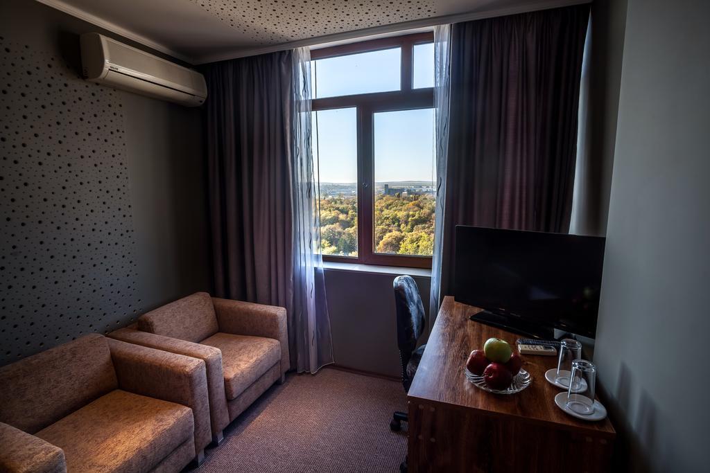 Panorama Top Floor Rooms in Hotel Tundzha Yambol Buitenkant foto