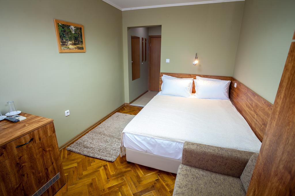 Panorama Top Floor Rooms in Hotel Tundzha Yambol Buitenkant foto