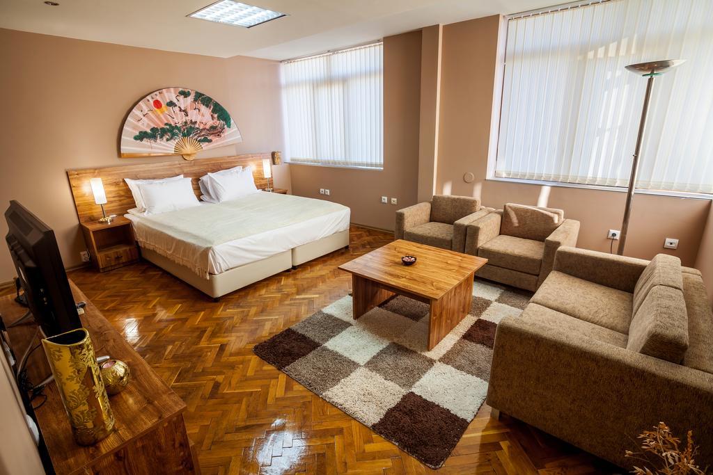 Panorama Top Floor Rooms in Hotel Tundzha Yambol Buitenkant foto