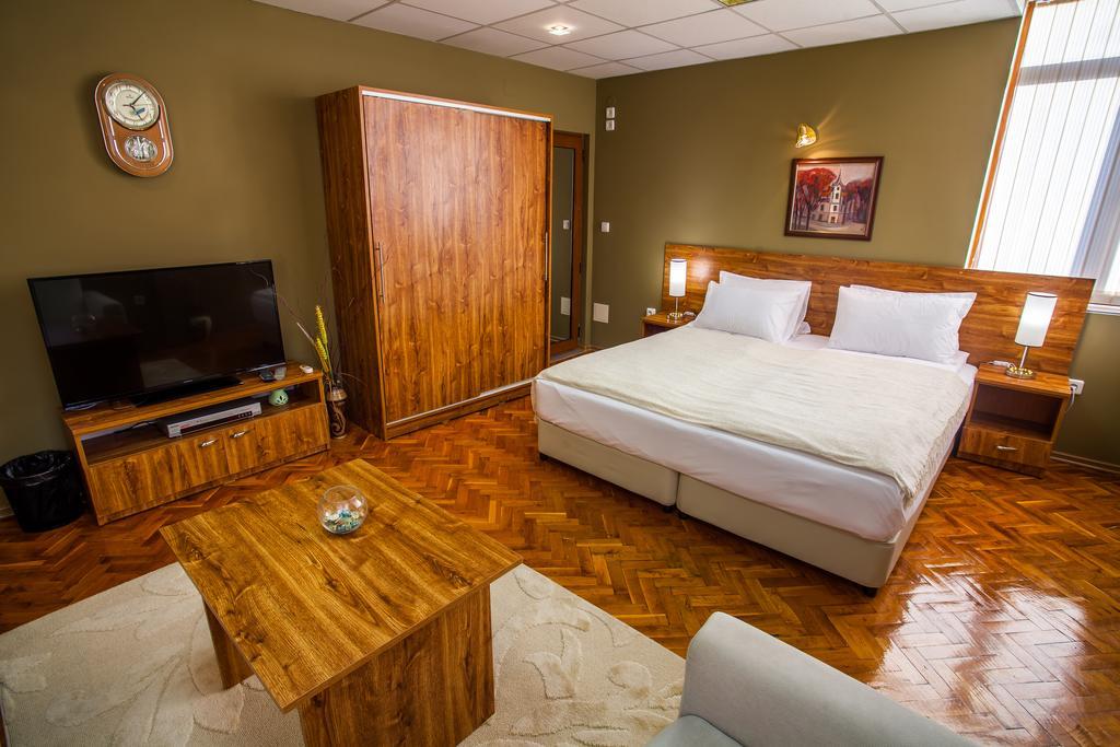 Panorama Top Floor Rooms in Hotel Tundzha Yambol Buitenkant foto