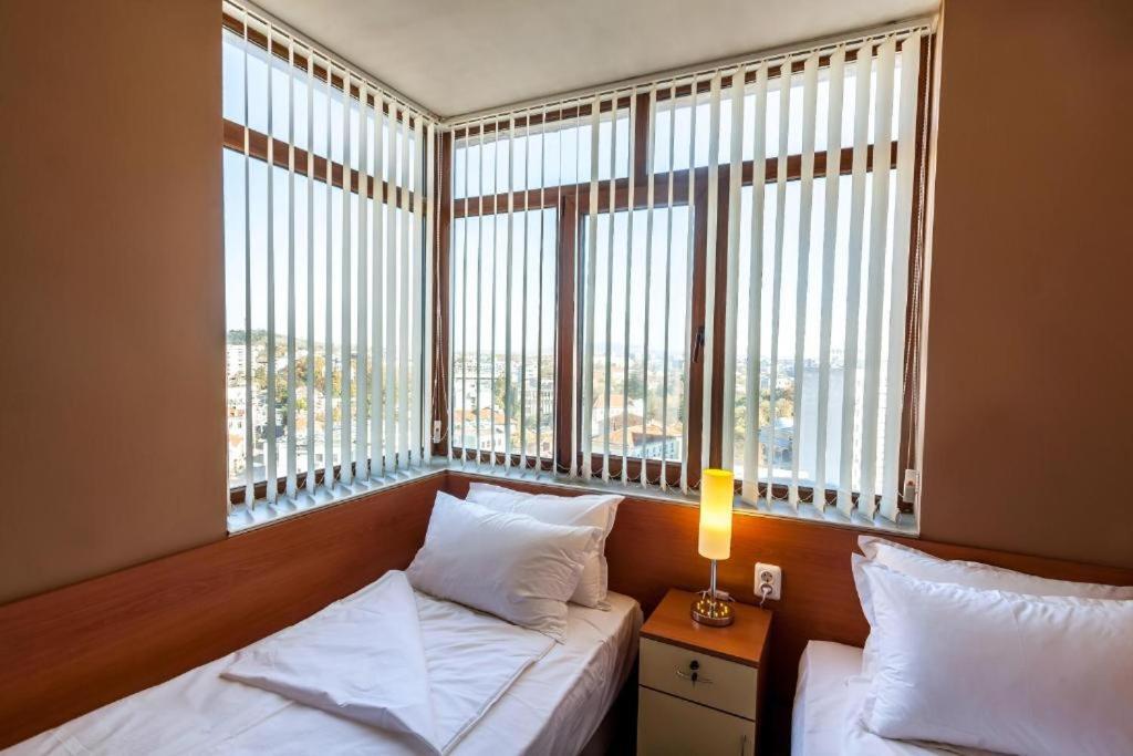 Panorama Top Floor Rooms in Hotel Tundzha Yambol Buitenkant foto